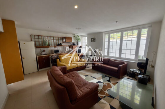 Sous compromis : SOUS COMPROMISAu cœur du village – Appartement T2 avec terrainAppartement de type T2 idéalement situé au centre du village